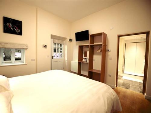 เดอะ โคชชิ่ง บาร์น Motel Wem ภายนอก รูปภาพ