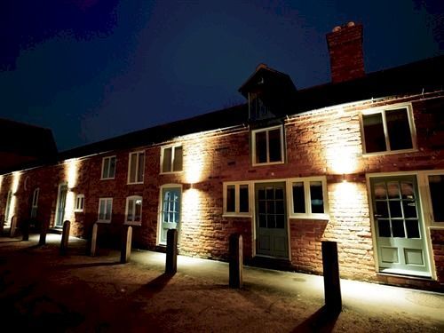 เดอะ โคชชิ่ง บาร์น Motel Wem ภายนอก รูปภาพ